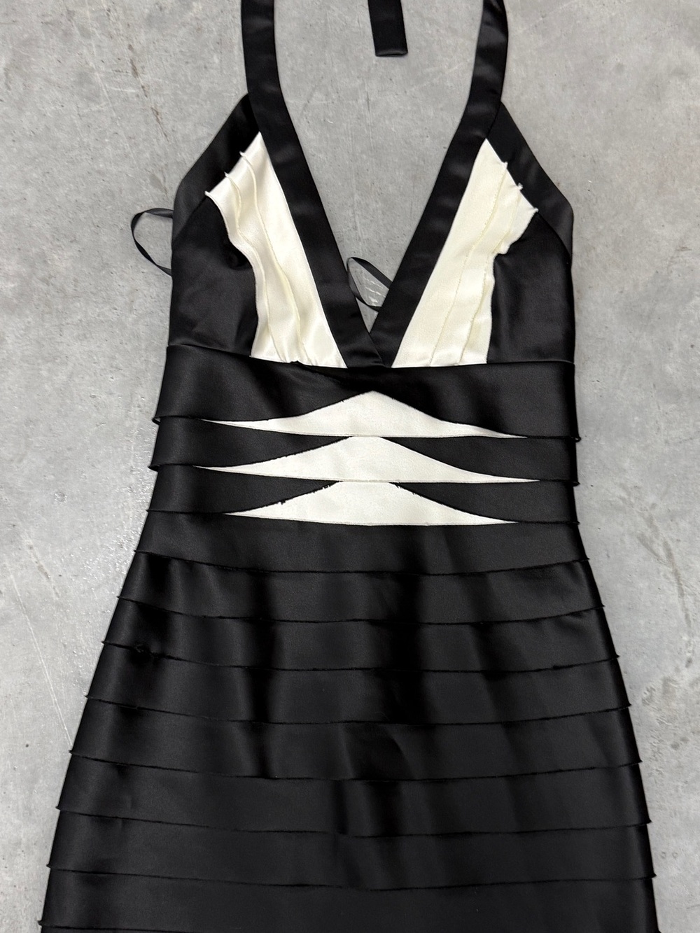 Black and Cream V-Neck Bandage Bodycon Halter Cocktail Dress